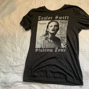 taylor swift shirt/ size small